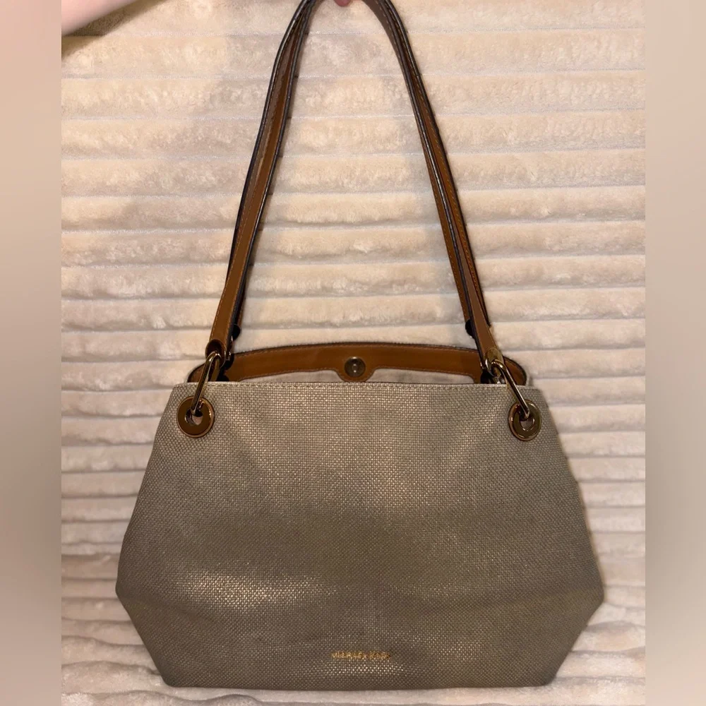 ❤️Michael Kors Canvas & Leather Shoulder Bag – Natural with Luggage Trim - Picture 1 of 8